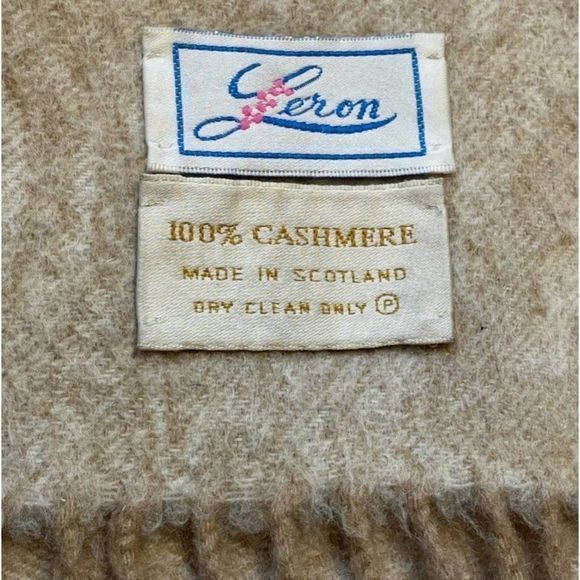 Vintage Léron Paisley Pattern with Fringe 100% Cashmere Scarf 73 in. By 15 in. - Picture 3 of 10